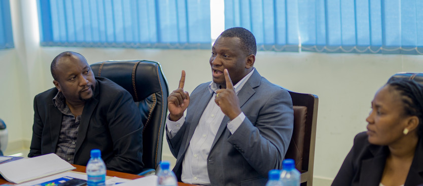 Mkurugenzi Mkuu wa Tume ya Taifa ya Mipango ya Matumizi ya Ardhi Bw. Joseph Mafuru (Katikati) akiongoza Kikao cha Baraza la Wafanyakazi la Tume lililofanyika Februari 28, 2025 Jijini Dodoma kwa ajili ya Kujadili Mpango wa Bajeti wa Tume kwa mwaka wa fedha