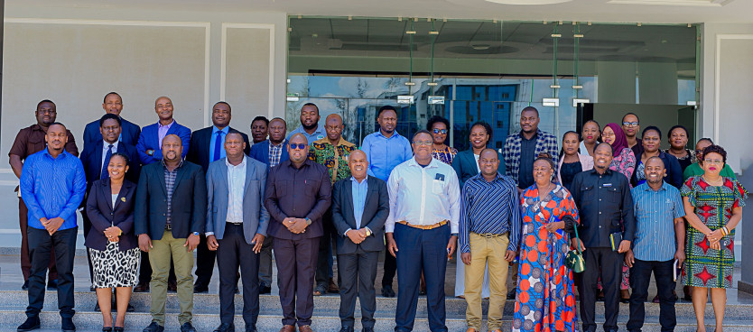 Wajumbe wa Baraza la Wafanyakazi la Tume wakiwa kwenye picha ya pamoja mara baada ya kumaliza Kikiao cha Baraza hili kilichajadili na kupitisha Mpango wa Bajeti wa Tume 2025/26