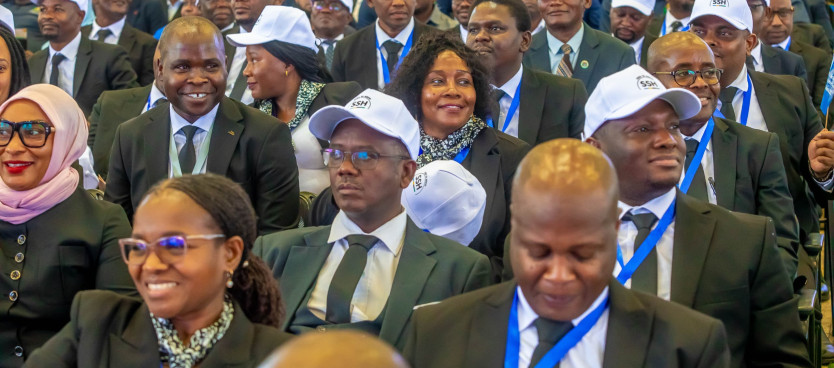 Mkurugenzi Mkuu wa Tume Bw. Joseph Mafuru akifuatilia kwa makini matukio mbalimbali wakati wa Uzinduzi wa Sera ya Taifa ya Ardhi ya Mwaka 1995 Toleo la 2023 katika Ukumbi wa Jakaya Kikwete Convention Centre, Dodoma, 17/03/2025