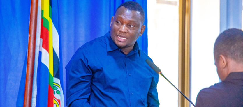 Mkurugenzi Mkuu wa Tume Bw. Joseph Mafuru akitoa maelezo juu ya utekelezaji wa Mradi wa Upangaji Matumizi ya Ardhi wakati wa ziara ya Kamati ya Kudumu ya Bunge ya Ardhi, Maliasili na Utalii mkoani Singida 24/05/2025