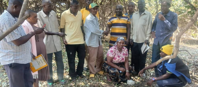 Baadhi ya Wajumbe wa Halmashauri za Vijiji vya Wankolongo na Pangale Wilayani Sikonge wakiwa kwenye picha ya pamoja mara baada ya Utatuzi wa Mgogoro wa Mpaka kati ya Vijiji hivyo wakati wa zoezi la uandaaji mipango ya matumizi ya ardhi ya Vijiji 20/09/25
