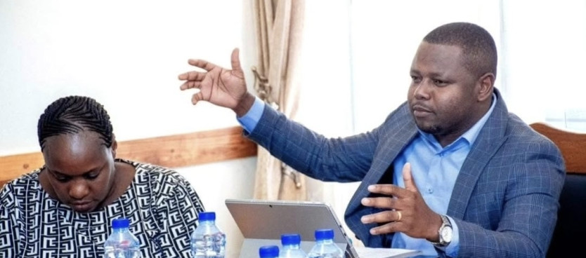 Mwenyekiti wa Kamati ya Kudumu ya Bunge ya Ardhi, Maliasili na Utalii  Mhe. Timetheo Mzava akisisitiza jambo wakati wa kikao cha Kamati hiyo na Wizara ya Ardhi kilichokuwa na lengo la kuifahamu Wizara ya Ardhi na Taasisi zake kilichofanyika 15/01/2026.