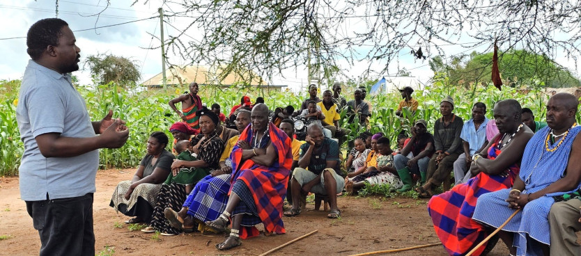 Afisa Ardhi Mkuu wa Tume Adv. Otmary Komba akitoa elimu juu ya Upangaji, Usimamizi na Utekelezaji wa Mipango ya Matumizi ya Ardhi kwa wananchi wa Kijiji cha Taigo, Halmashauri ya Wilaya ya Kiteto, Mkoani Manyara 13/03/2026