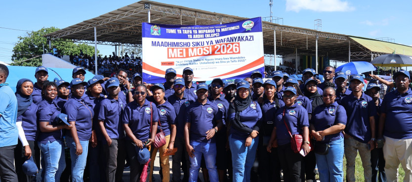 Watumishi wa Tume wakiwa kwenye shamrashamra za maadhimisho ya siku ya wafanyakazi Duniani (Meimosi) yaliyofanyika Kimkoa katika Uwanja wa Jamhuri Jijini Dodoma 01/05/2026